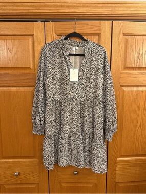 Elan Black, Cream & Tan Floral V-Neck Tunic